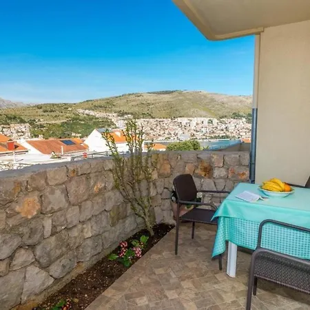 - One Bedroom With Terrace And Sea View *