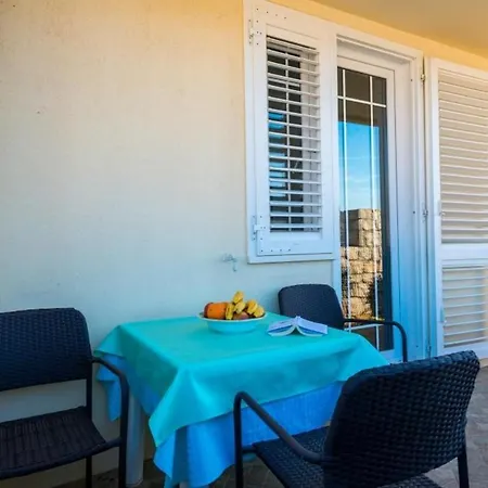 - One Bedroom With Terrace And Sea View *