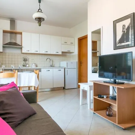 - One Bedroom With Terrace And Sea View Appartement *