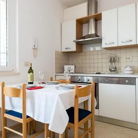 - One Bedroom With Terrace And Sea View *