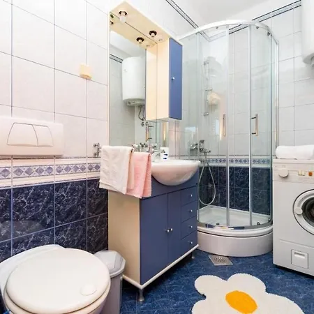 - One Bedroom With Terrace And Sea View شقة *