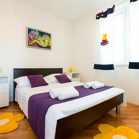 - One Bedroom With Terrace And Sea View Apartman *