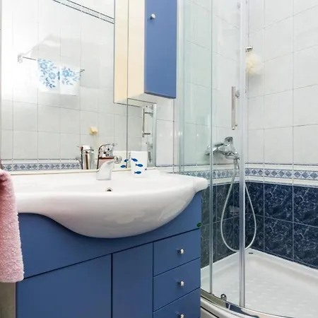 - One Bedroom With Terrace And Sea View Apartman